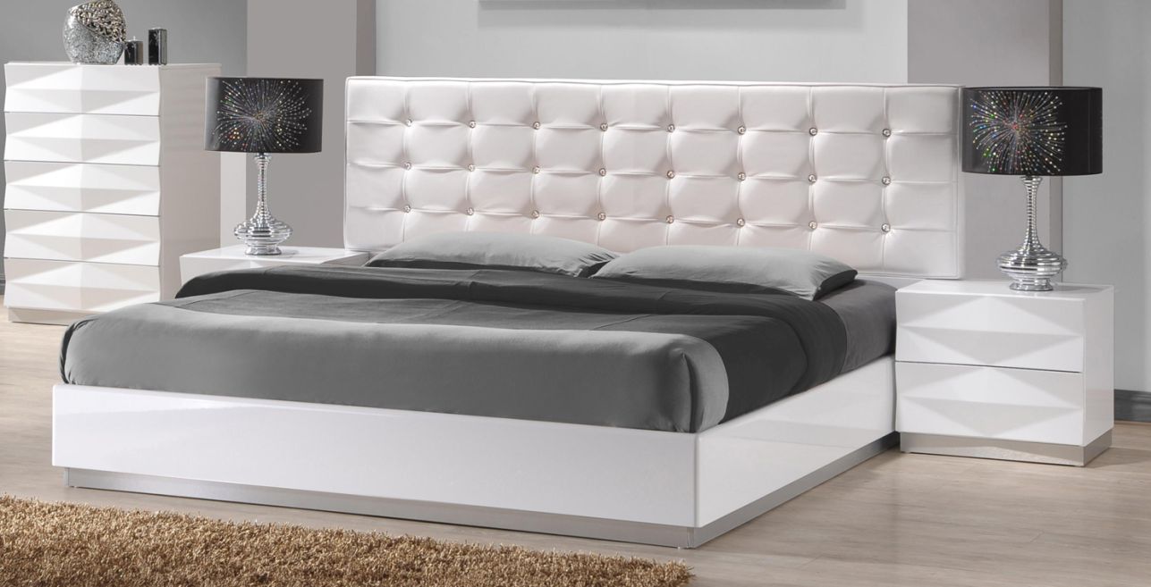 J&M Furniture Verona King Platform Bed in White Lacquer 17688-K