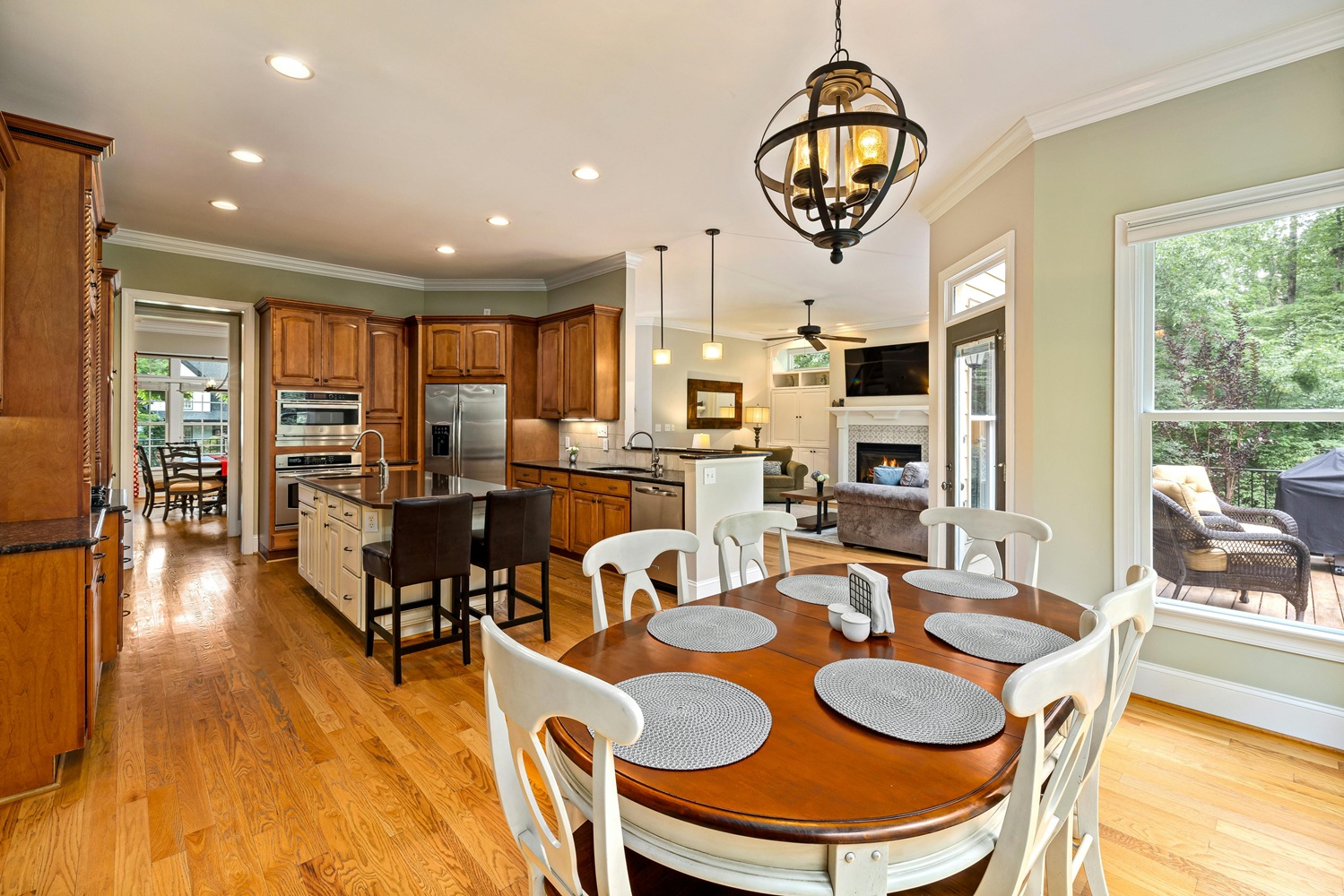 The 5 Best Furniture Ideas to Maximize Your Kitchen Space