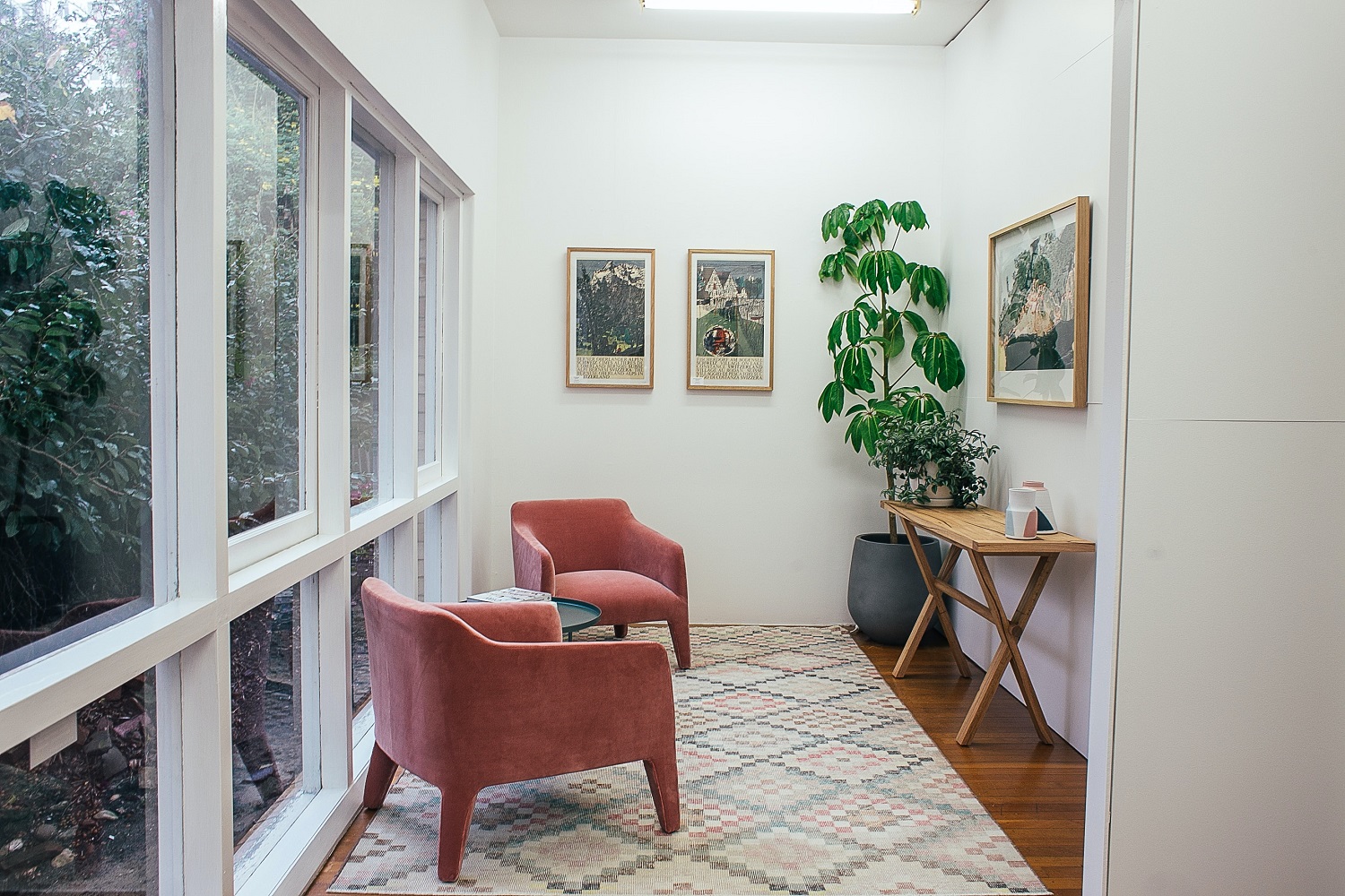 Choosing the Perfect Bedroom Decor Size for Your Walls
